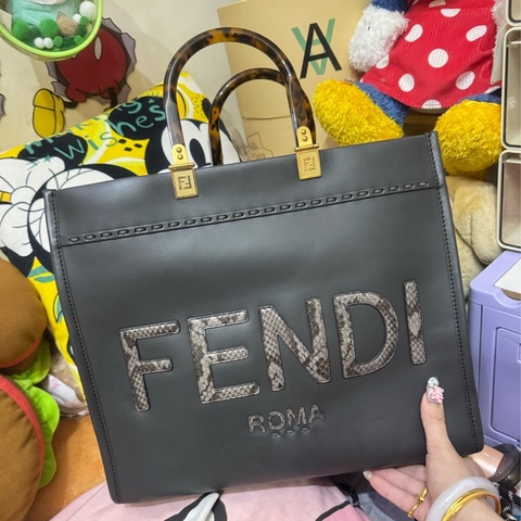 FENDI Sunshine 鴿灰色皮革與錦蛇皮手提袋