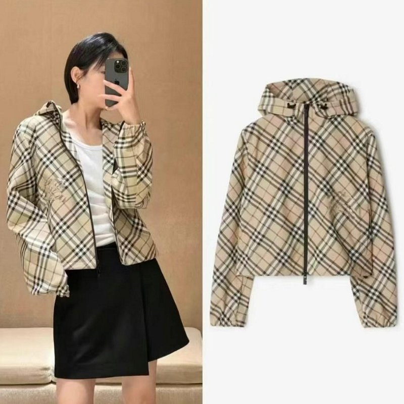 💎Han's house精品服飾💎Burberry 格紋 刺繡 戰馬 防水 尼龍 風衣 連帽 外套 原價50000-0
