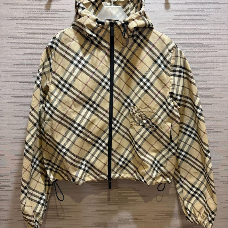 💎Han's house精品服飾💎Burberry 格紋 刺繡 戰馬 防水 尼龍 風衣 連帽 外套 原價50000-1