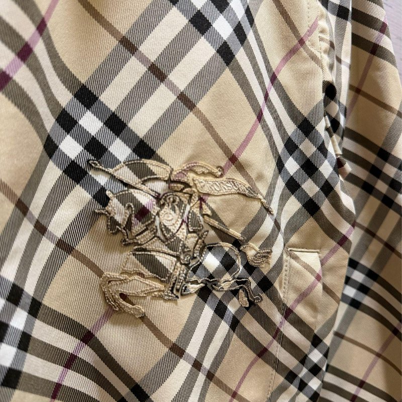 💎Han's house精品服飾💎Burberry 格紋 刺繡 戰馬 防水 尼龍 風衣 連帽 外套 原價50000-4