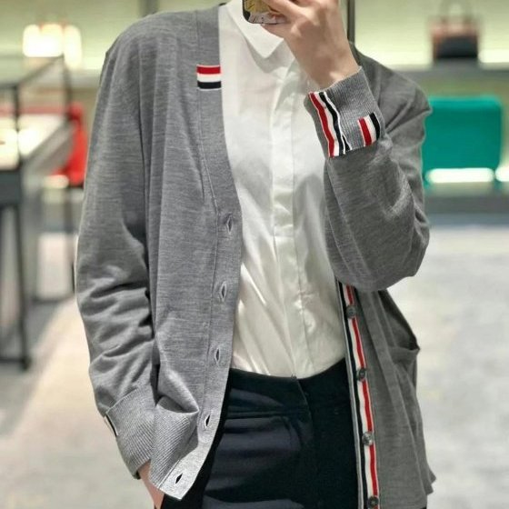 💎Han's house精品服飾💎Thom Browne TB 初剪羊毛 針織 開衫 外套 男女共穿 現貨 4 原價45300-0