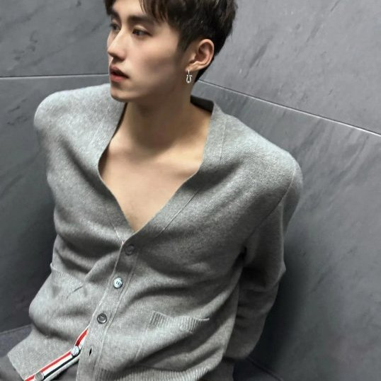 💎Han's house精品服飾💎Thom Browne TB 初剪羊毛 針織 開衫 外套 男女共穿 現貨 4 原價45300-8