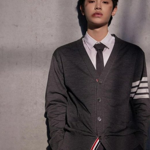 💎Han's house精品服飾💎Thom Browne TB 美利奴羊毛 針織 開衫 外套 男女共穿 深灰 現貨 5原價37000-3