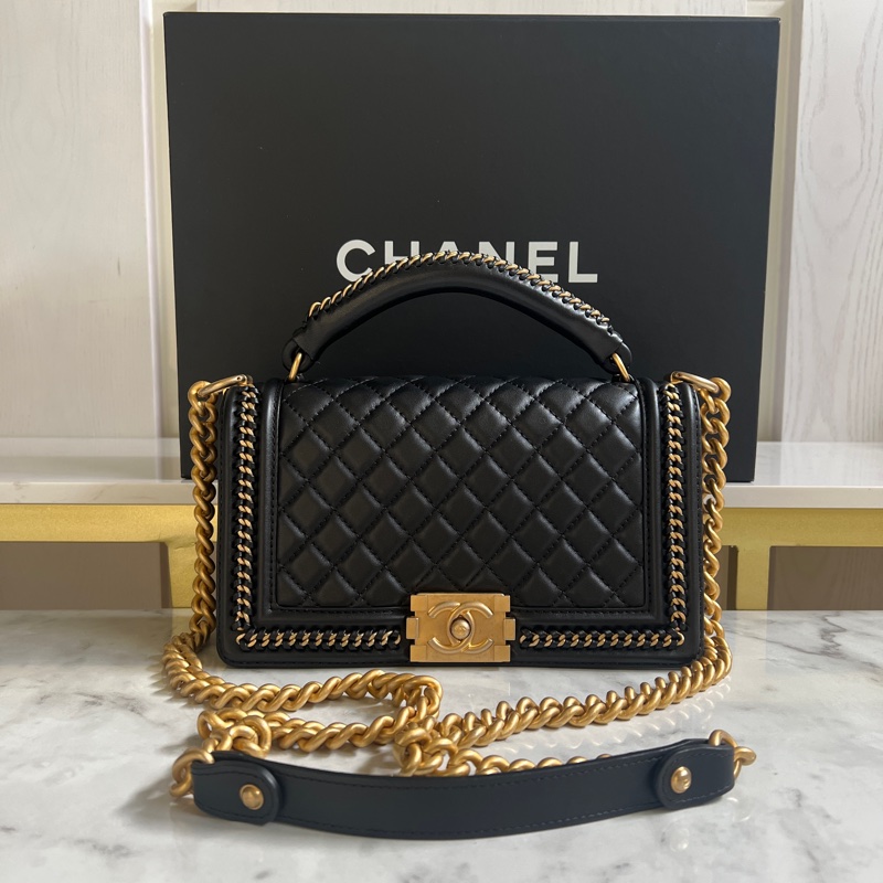CHANEL Old Medium Boy 25 cm 頂部提手小牛皮 黑色 金、釦錬-0