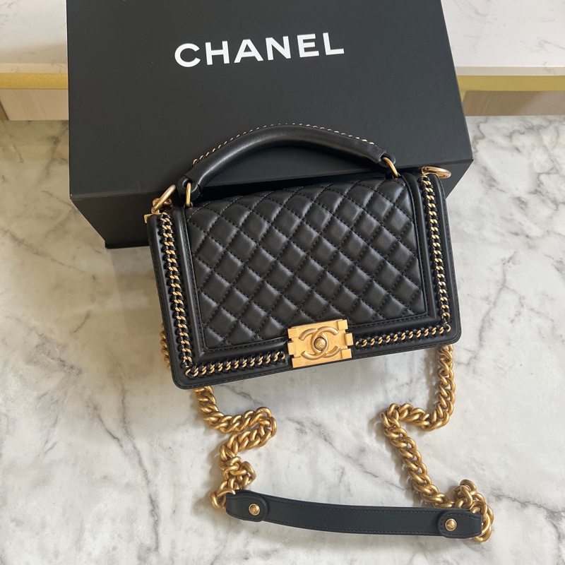 CHANEL Old Medium Boy 25 cm 頂部提手小牛皮 黑色 金、釦錬-1