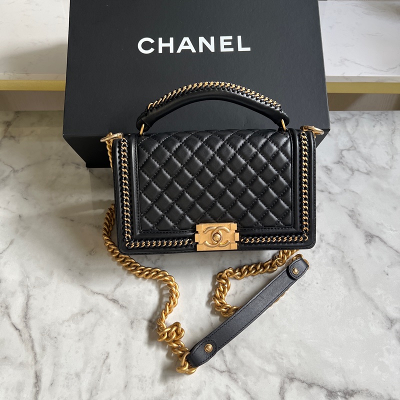 CHANEL Old Medium Boy 25 cm 頂部提手小牛皮 黑色 金、釦錬-2