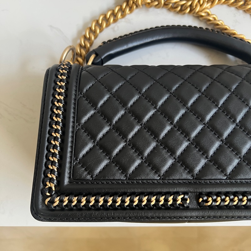 CHANEL Old Medium Boy 25 cm 頂部提手小牛皮 黑色 金、釦錬-7