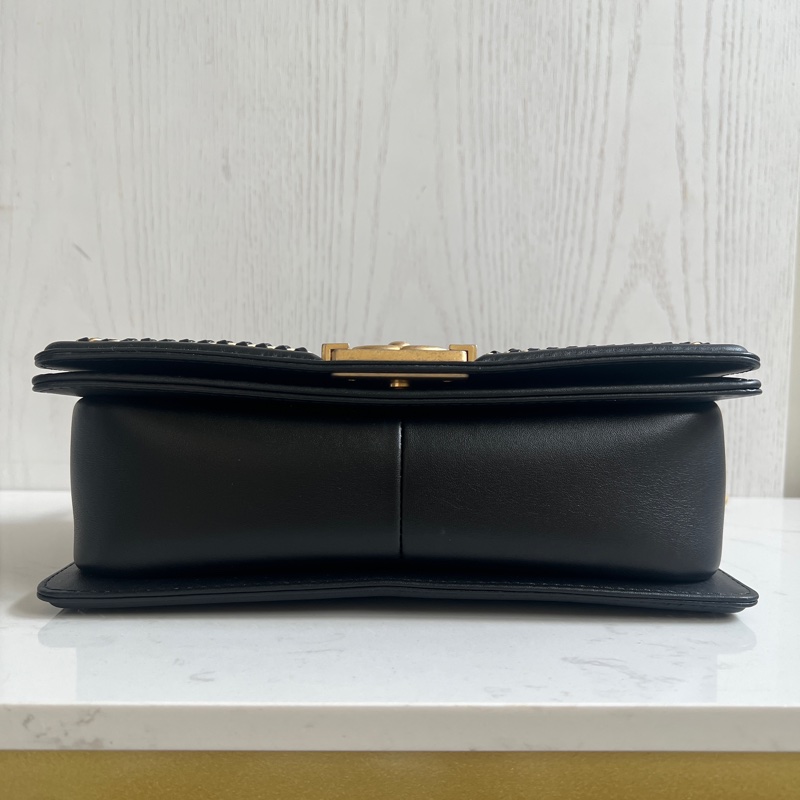 CHANEL Old Medium Boy 25 cm 頂部提手小牛皮 黑色 金、釦錬-9