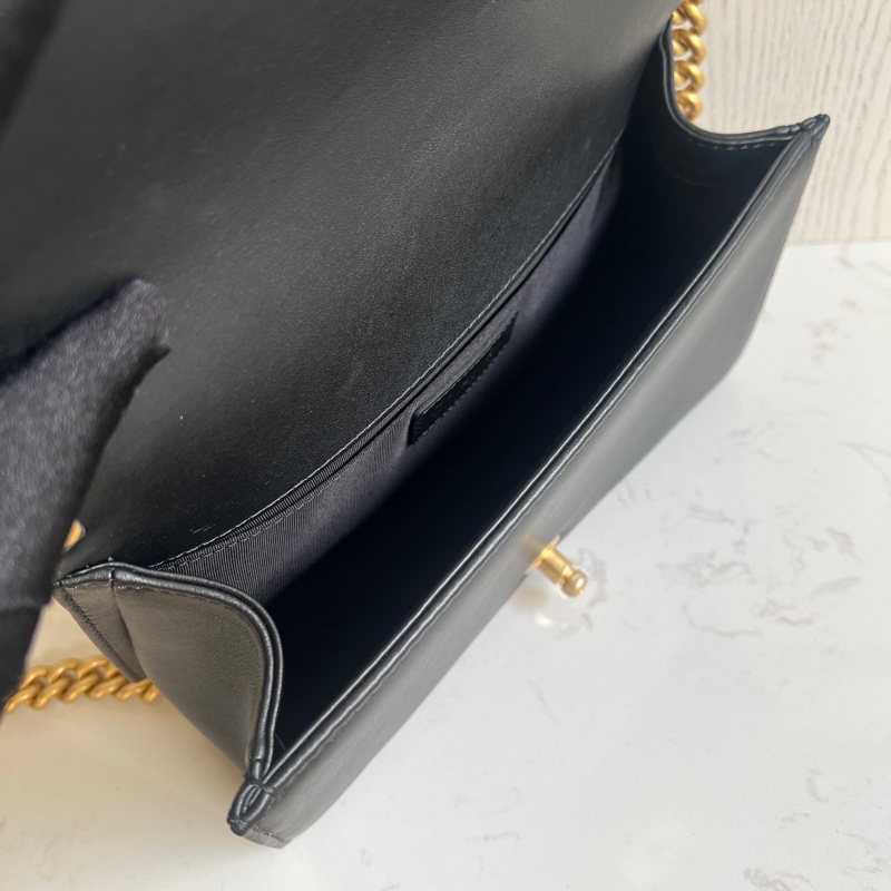 CHANEL Old Medium Boy 25 cm 頂部提手小牛皮 黑色 金、釦錬-13