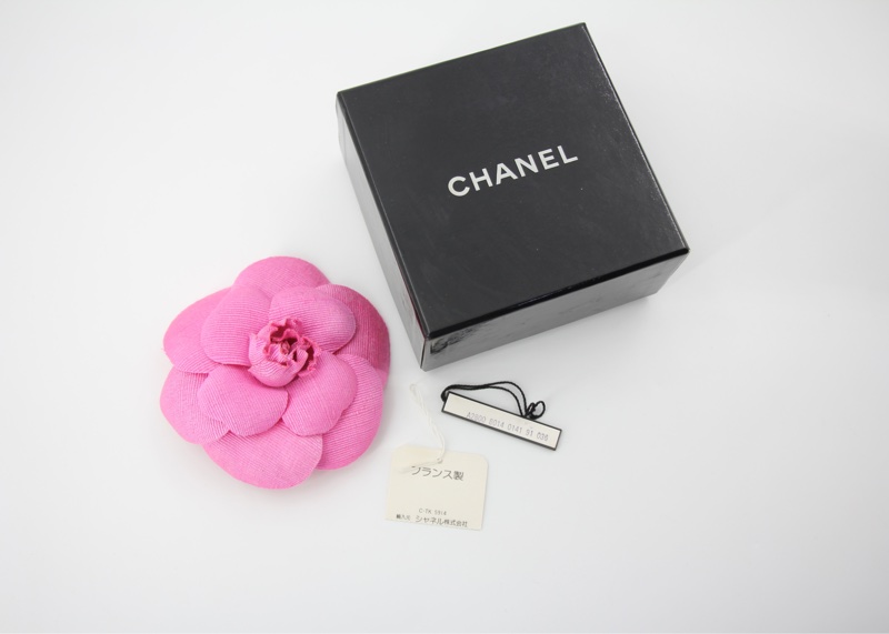 Chanel Vintage 81-85 帆布桃紅色山茶花胸針-1