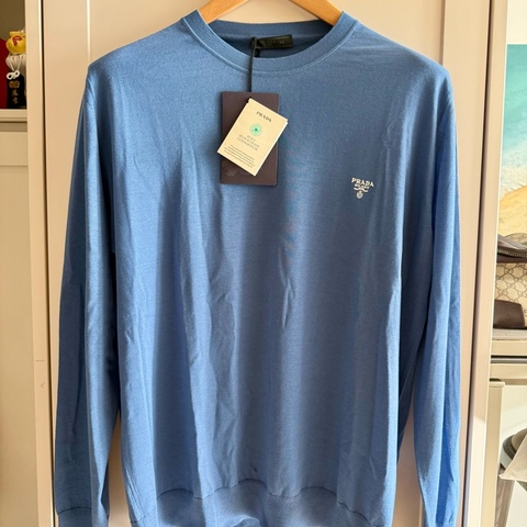 Prada 👍🏻 Wool 🐑 超順滑綿羊毛 100%Real正貨，100%New, size L