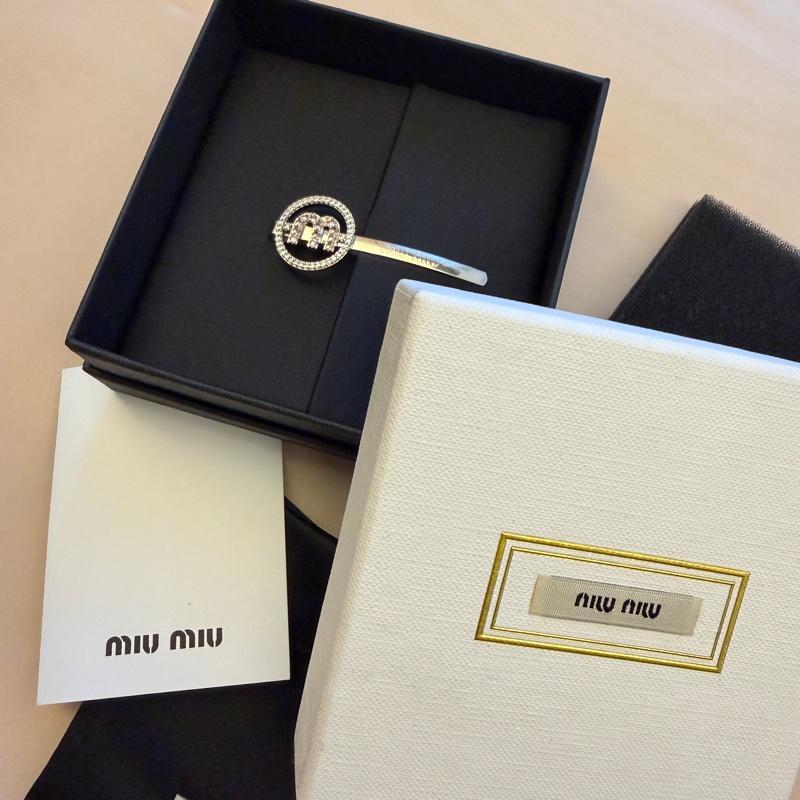 MiuMiu金屬髮夾-1