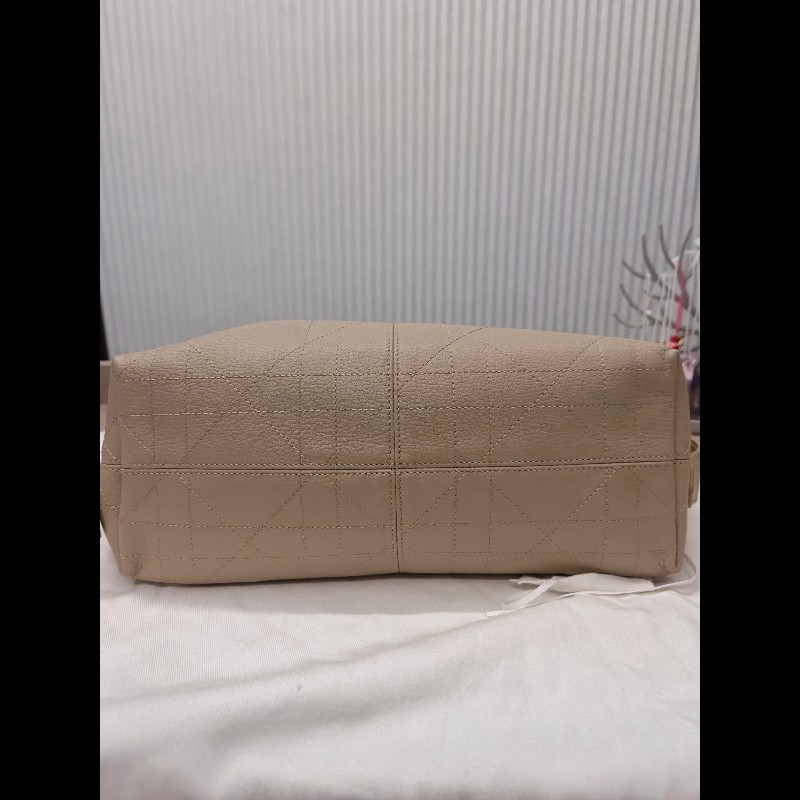 Dior Voyage 大型藤格紋圖案顆粒小牛皮包-7