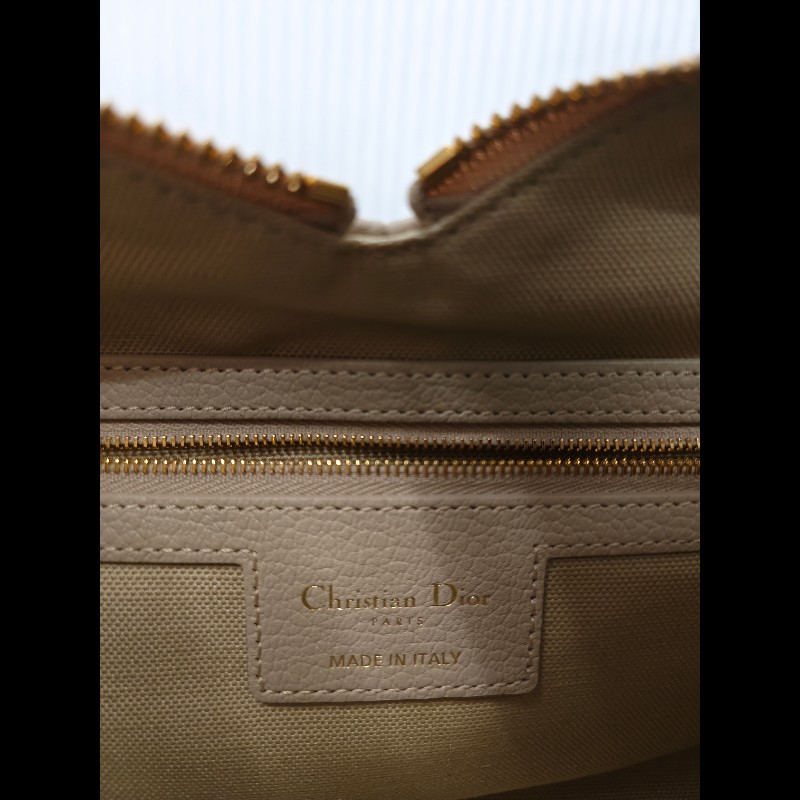 Dior Voyage 大型藤格紋圖案顆粒小牛皮包-15