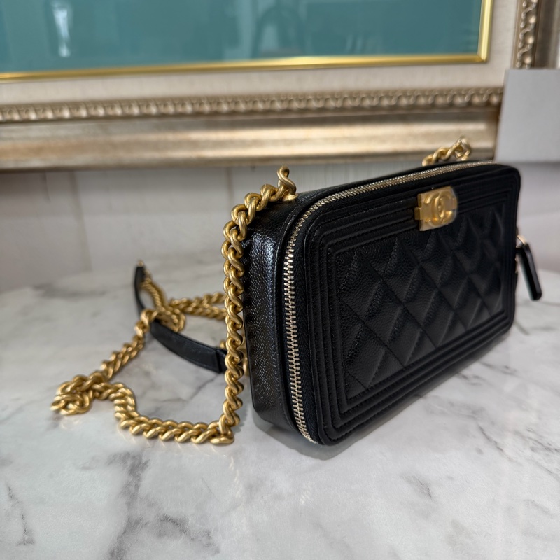 Chanel 黑荔枝牛皮菱格紋Boy金釦ㄇ拉方型2卡Woc斜背鏈包AP2756-3