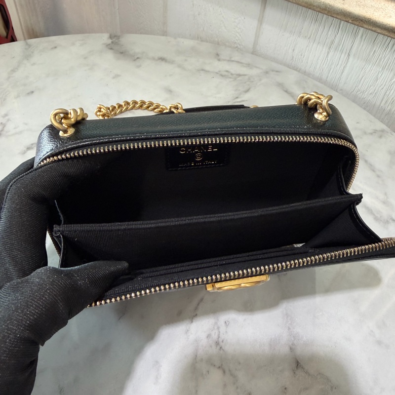 Chanel 黑荔枝牛皮菱格紋Boy金釦ㄇ拉方型2卡Woc斜背鏈包AP2756-5
