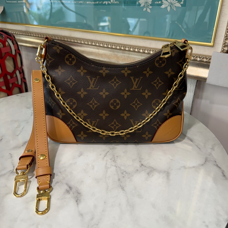 LV 原花Boulogne PM金釦肩斜背牛角包M45832-0