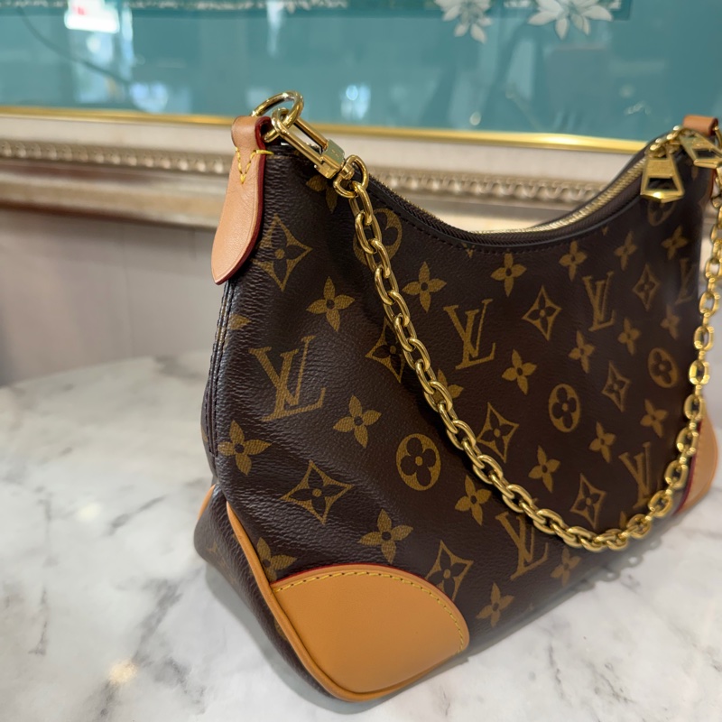 LV 原花Boulogne PM金釦肩斜背牛角包M45832-4