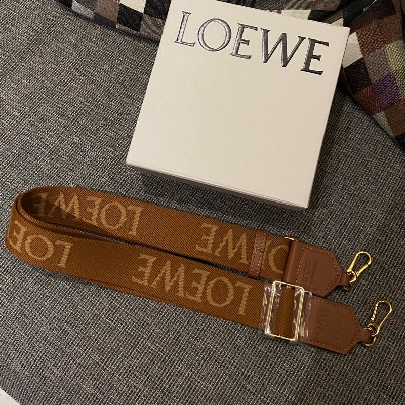 LOEWE 焦糖色緹花金扣伸縮背帶-0