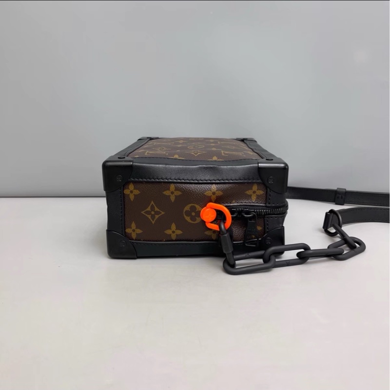 全網最低價🥰帥翻全場😎Lv路易威登老花黑邊soft trunk軟盒子單肩斜挎包-12