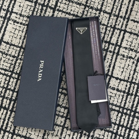 🌷全新可送禮！Prada 尼龍三角logo Nylon 領帶 黑