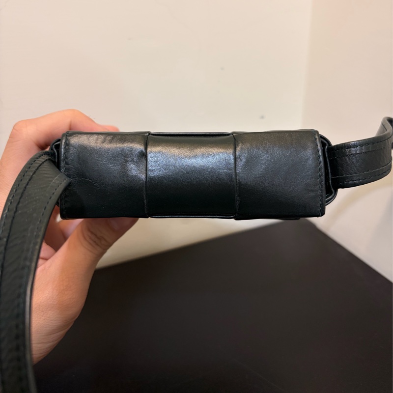 BV 9.9新 Mini Cassette 墨綠色 6格小包-7
