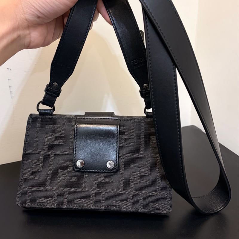 Fendi 9.5成新 Mini baguette斜背包-1