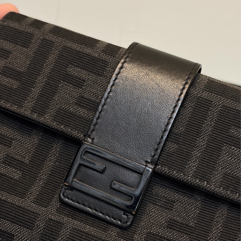 Fendi 9.5成新 Mini baguette斜背包-4