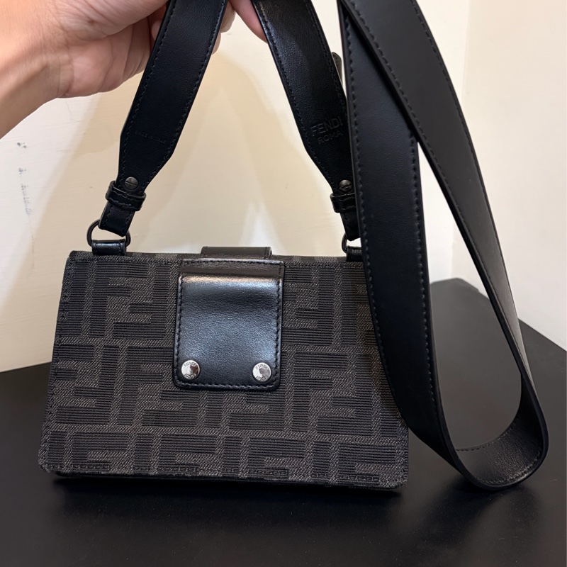 Fendi 9.5成新 Mini baguette斜背包-7