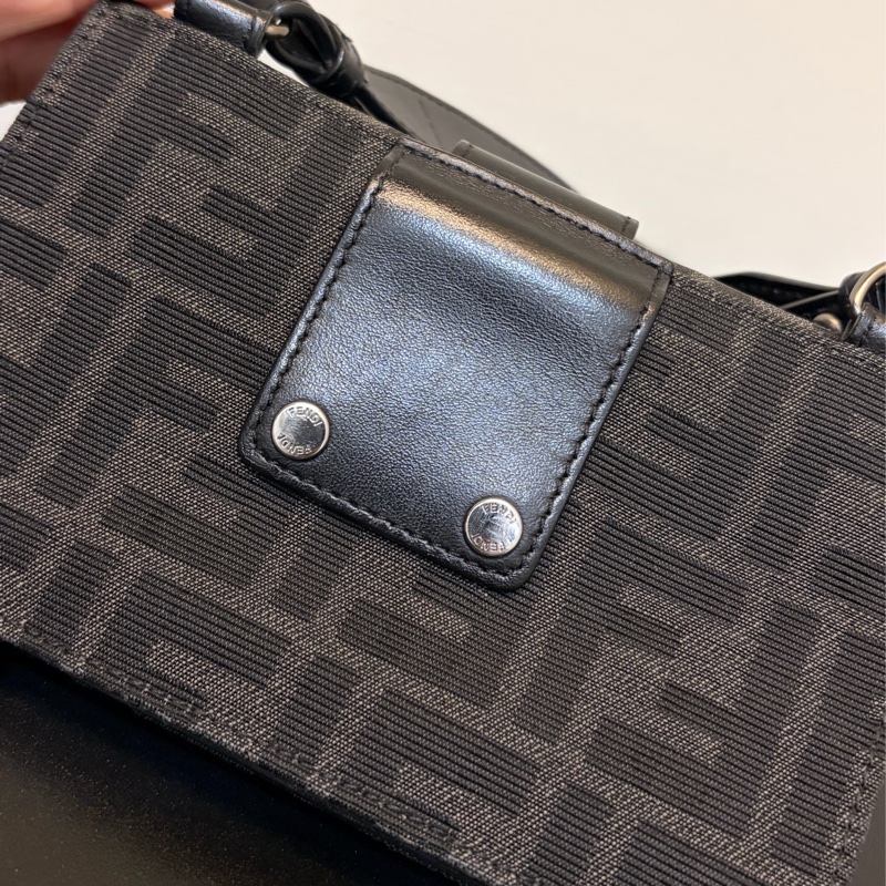 Fendi 9.5成新 Mini baguette斜背包-8