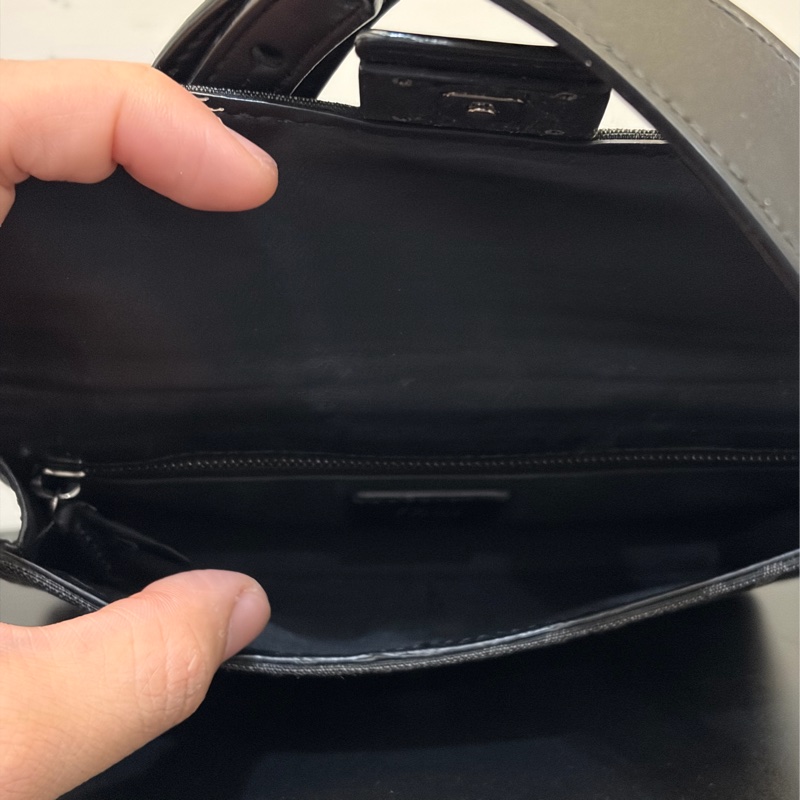 Fendi 9.5成新 Mini baguette斜背包-10