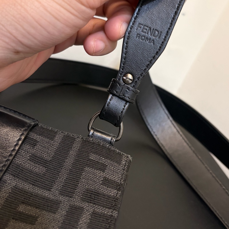 Fendi 9.5成新 Mini baguette斜背包-12