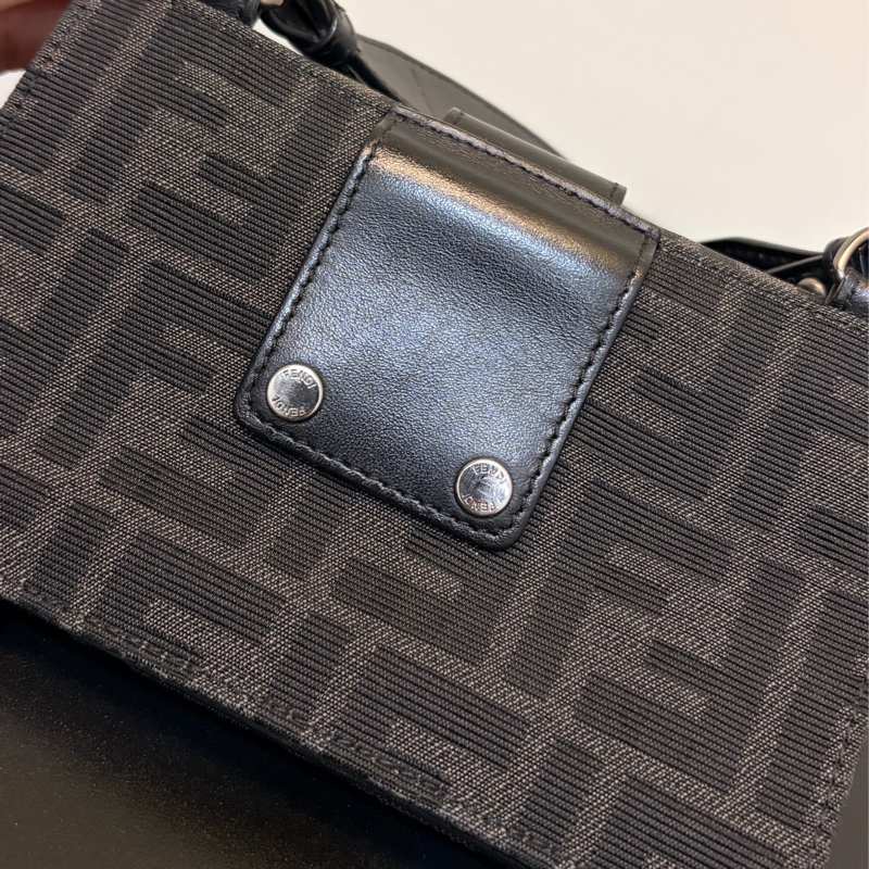 Fendi 9.5成新 Mini baguette斜背包-14