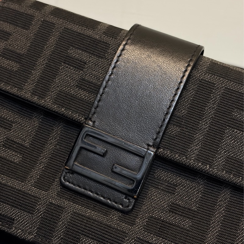 Fendi 9.5成新 Mini baguette斜背包-15