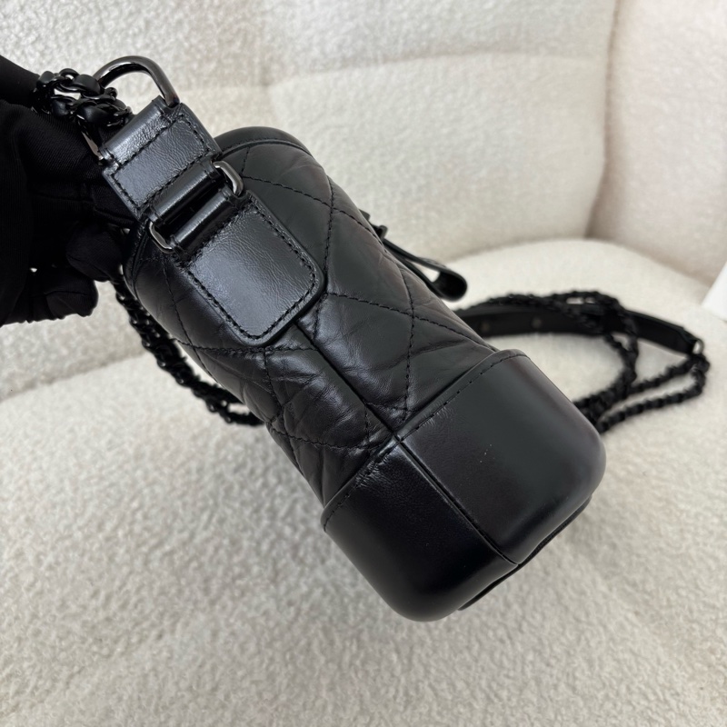 Chanel • Gabrielle 經典全黑牛皮流浪包 So Black 小號 有卡-4