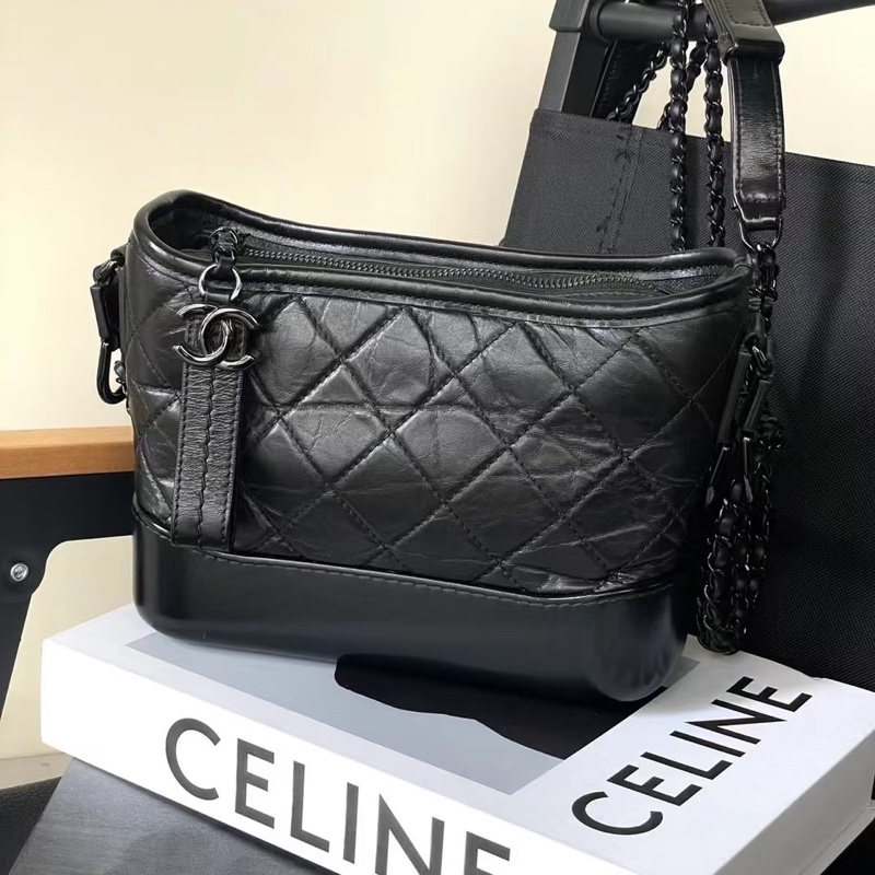 Chanel • Gabrielle 經典全黑牛皮流浪包 So Black 小號 有卡-10