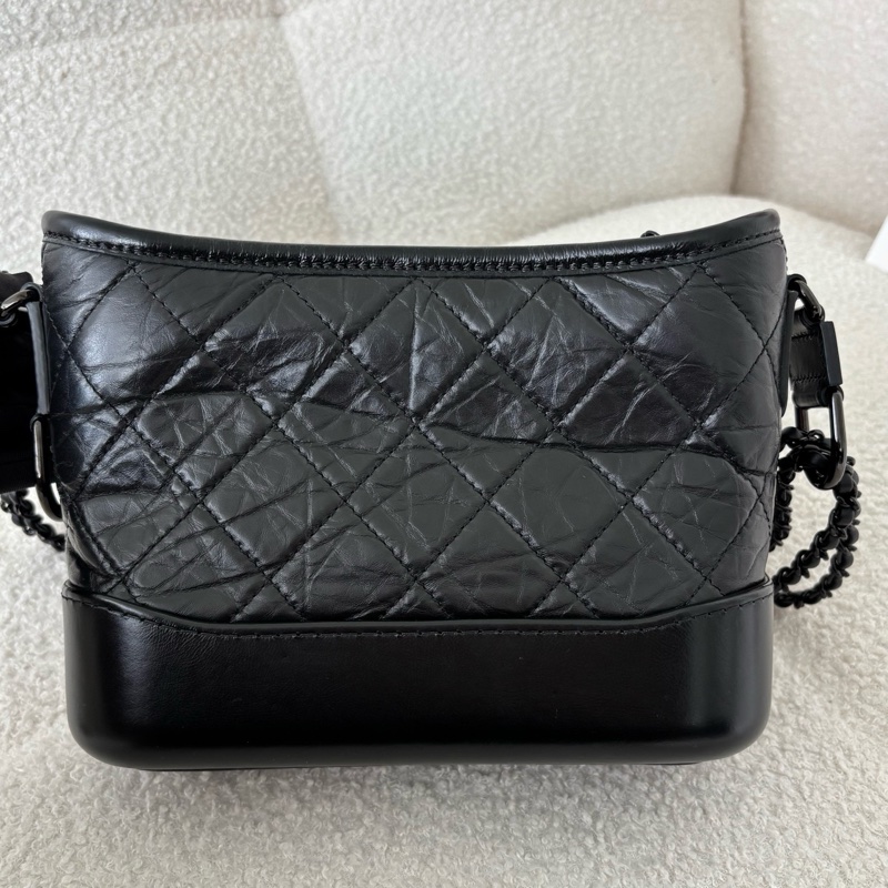 Chanel • Gabrielle 經典全黑牛皮流浪包 So Black 小號 有卡-15