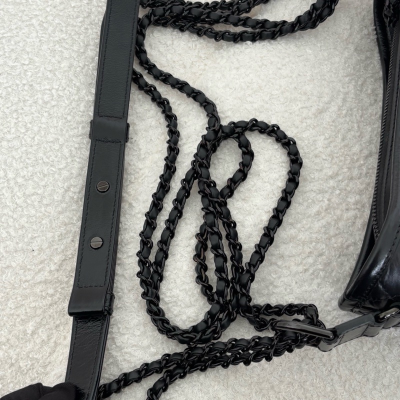 Chanel • Gabrielle 經典全黑牛皮流浪包 So Black 小號 有卡-19