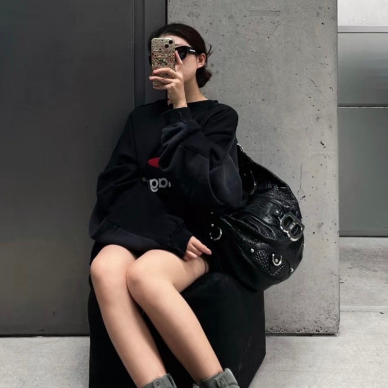 Balenciaga Essex Hobo Bag-2