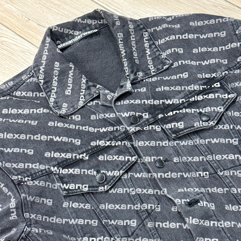Alexander Wang 滿版Logo黑灰色短板牛仔單寧外套 尺碼L-1