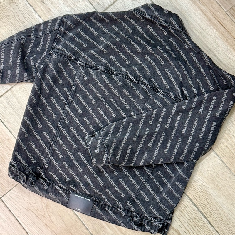 Alexander Wang 滿版Logo黑灰色短板牛仔單寧外套 尺碼L-4