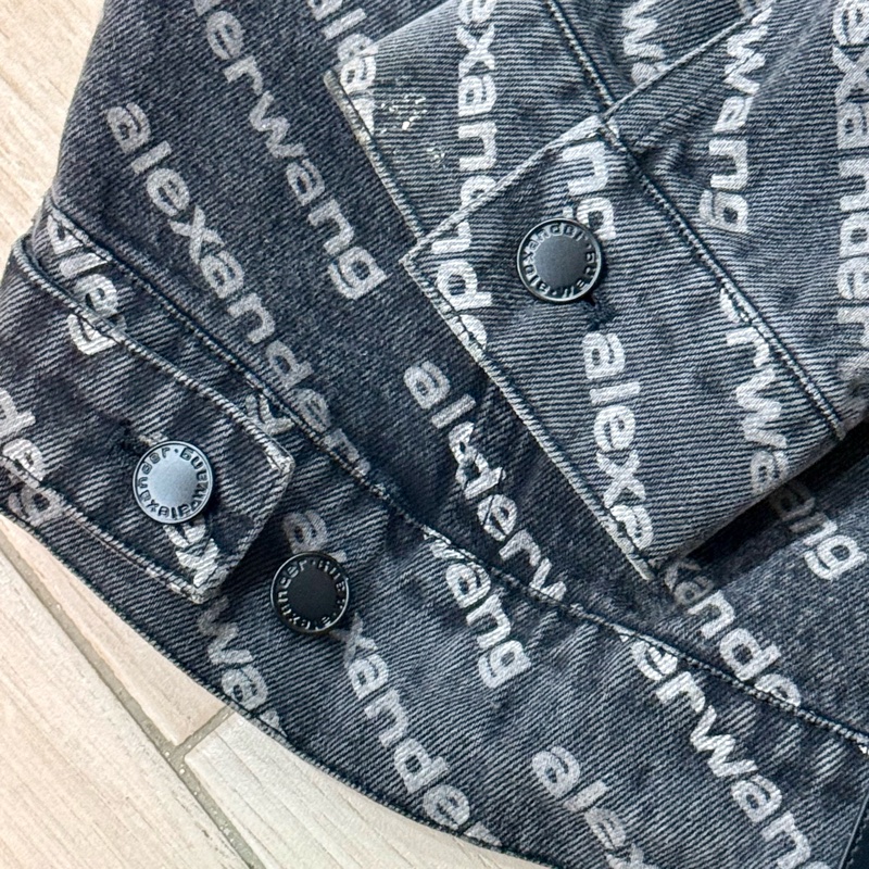 Alexander Wang 滿版Logo黑灰色短板牛仔單寧外套 尺碼L-7