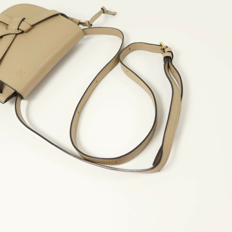 LOEWE 牛皮皮革Mini Gate金扣肩背袋-7