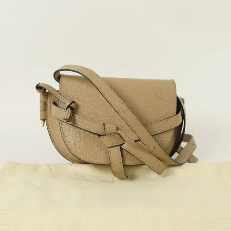 LOEWE 牛皮皮革Mini Gate金扣肩背袋-9