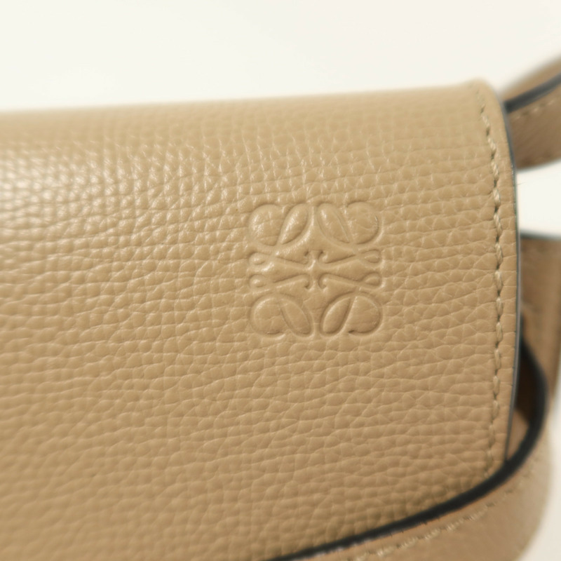 LOEWE 牛皮皮革Mini Gate金扣肩背袋-14