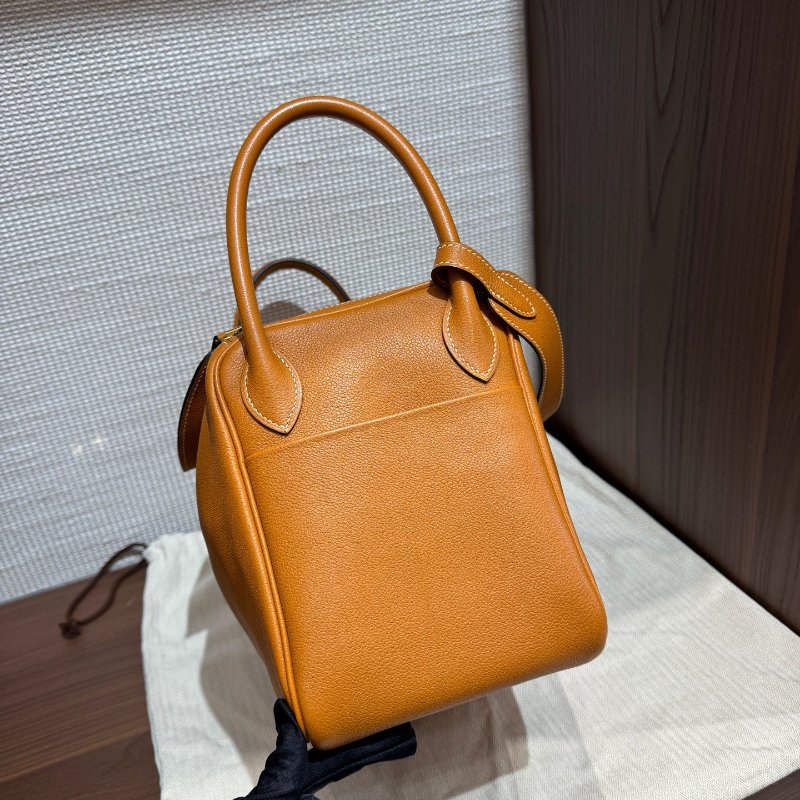 Hermes愛馬仕 金棕金扣Lindy30 肩背包-3