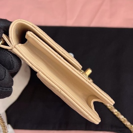 閒置新 香奈兒/Chanel 奶茶色金扣 牛皮mini woc鏈條包-2