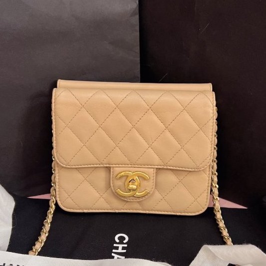 閒置新 香奈兒/Chanel 奶茶色金扣 牛皮mini woc鏈條包-5