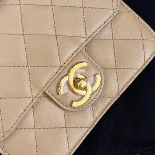 閒置新 香奈兒/Chanel 奶茶色金扣 牛皮mini woc鏈條包-9