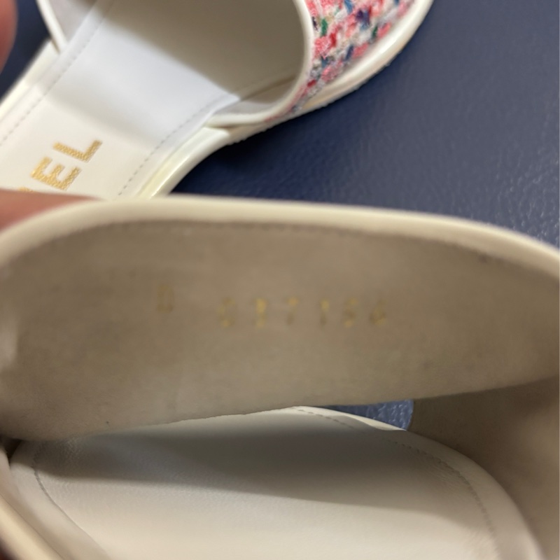 Chanel彩色毛呢白底拖鞋-10